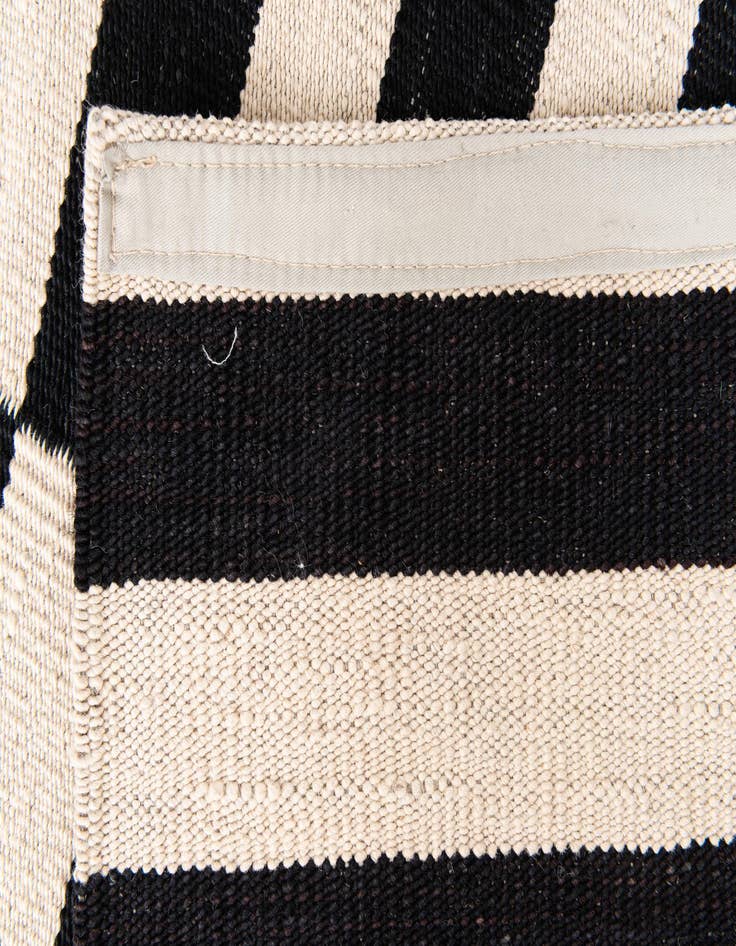 Detail image of 4' 3 x 5' 10  Hand Woven Kilim Modern Wool Rug