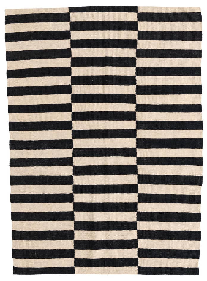 Detail image of 4' 3 x 5' 10 Hand Woven Kilim Modern Wool Rug