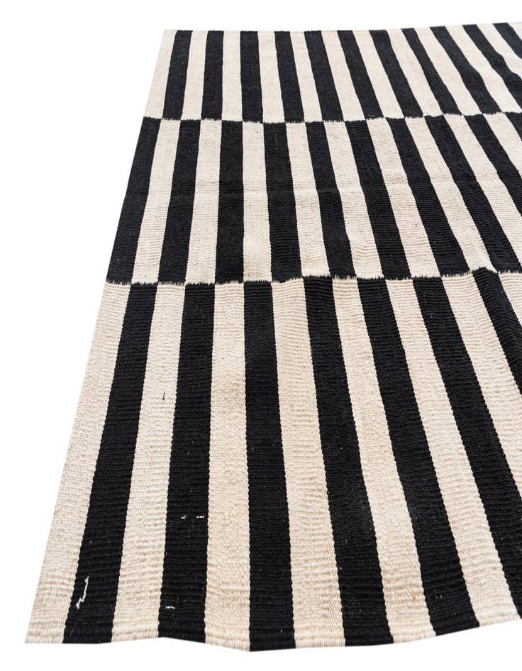 Detail image of 4' 3 x 6'  Hand Woven Kilim Modern Wool Rug