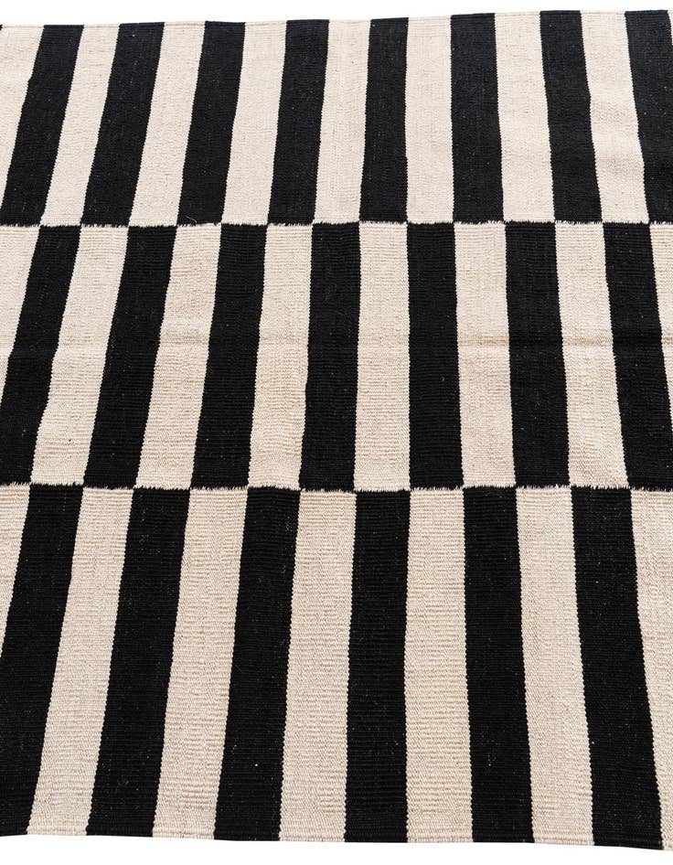 Detail image of 4' 3 x 6'  Hand Woven Kilim Modern Wool Rug