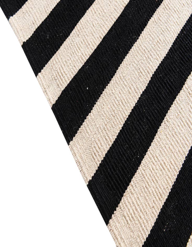 Detail image of 4' 3 x 6'  Hand Woven Kilim Modern Wool Rug