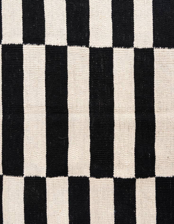 Detail image of 4' 3 x 6'  Hand Woven Kilim Modern Wool Rug