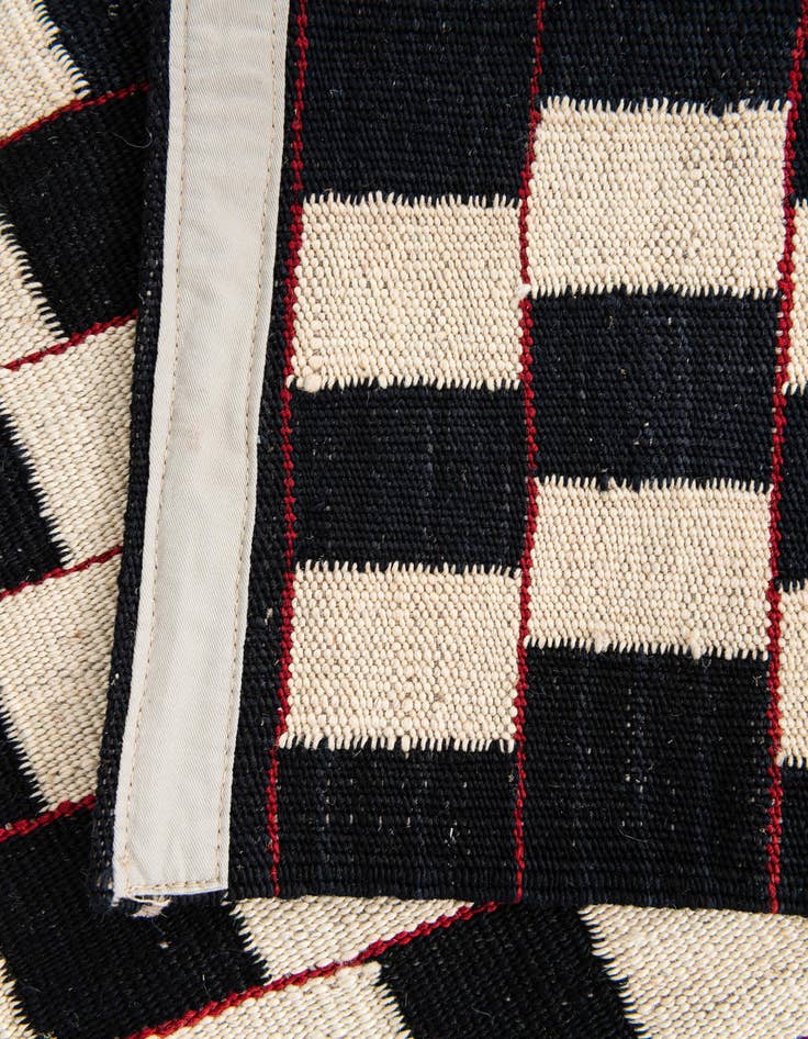 Detail image of 4' 10 x 6' 4  Hand Woven Kilim Modern Wool Rug