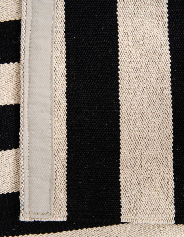Detail image of 4' 2 x 6'  Hand Woven Kilim Modern Wool Rug
