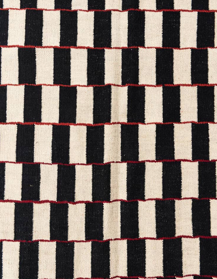 Detail image of 4' 1 x 5' 10  Hand Woven Kilim Modern Wool Rug