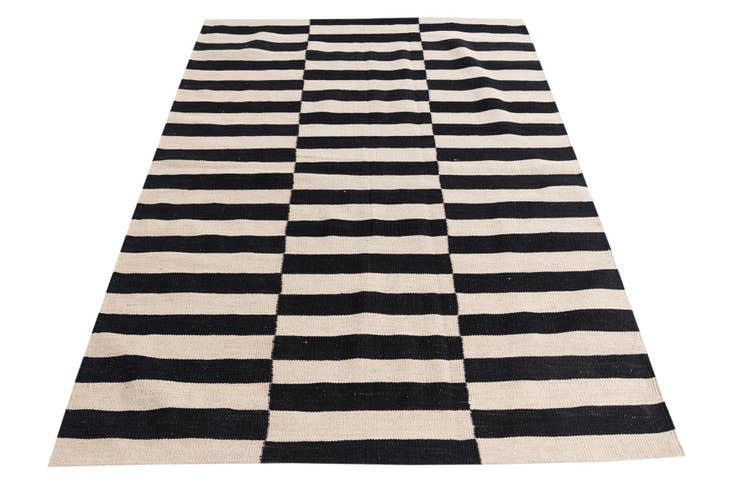 Detail image of 4' 2 x 5' 10 Hand Woven Kilim Modern Wool Rug