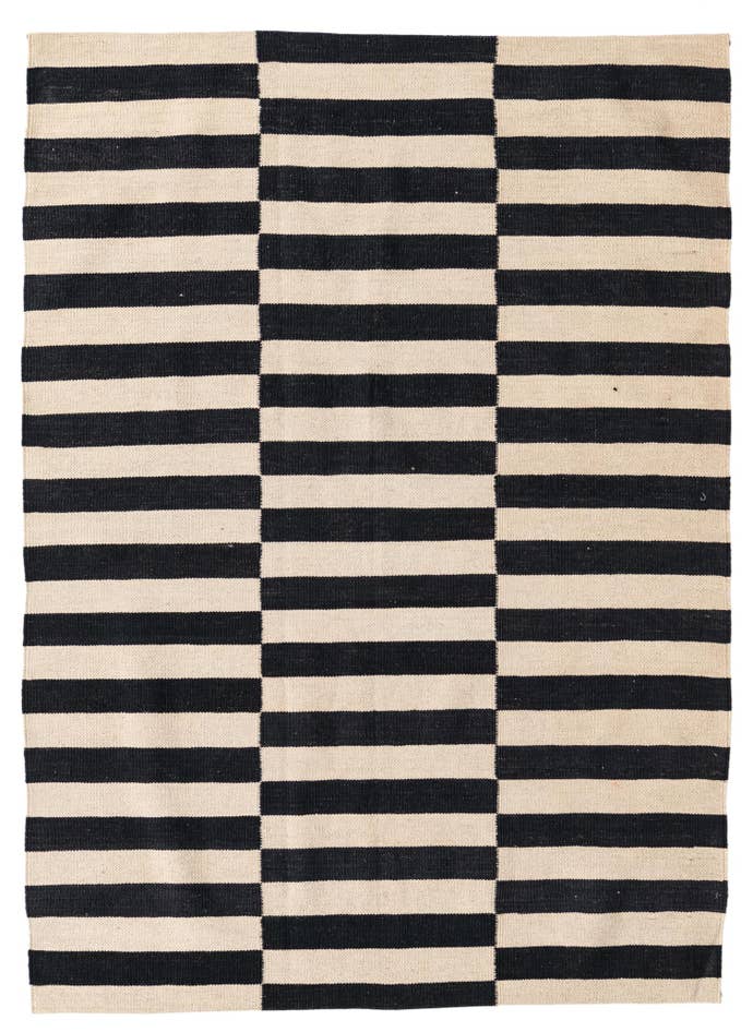 Detail image of 4' 2 x 5' 10 Hand Woven Kilim Modern Wool Rug