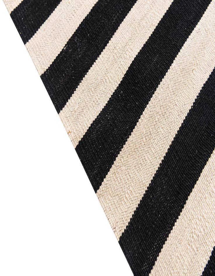 Detail image of 4' x 5' 8  Hand Woven Kilim Modern Wool Rug
