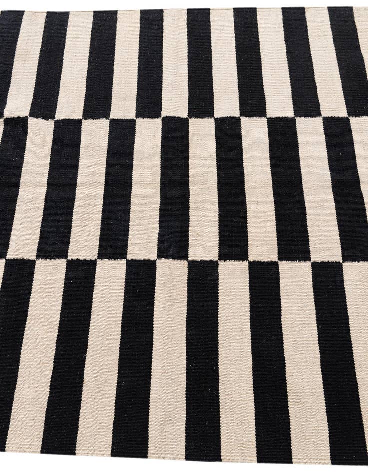 Detail image of 4' 1 x 5' 10  Hand Woven Kilim Modern Wool Rug