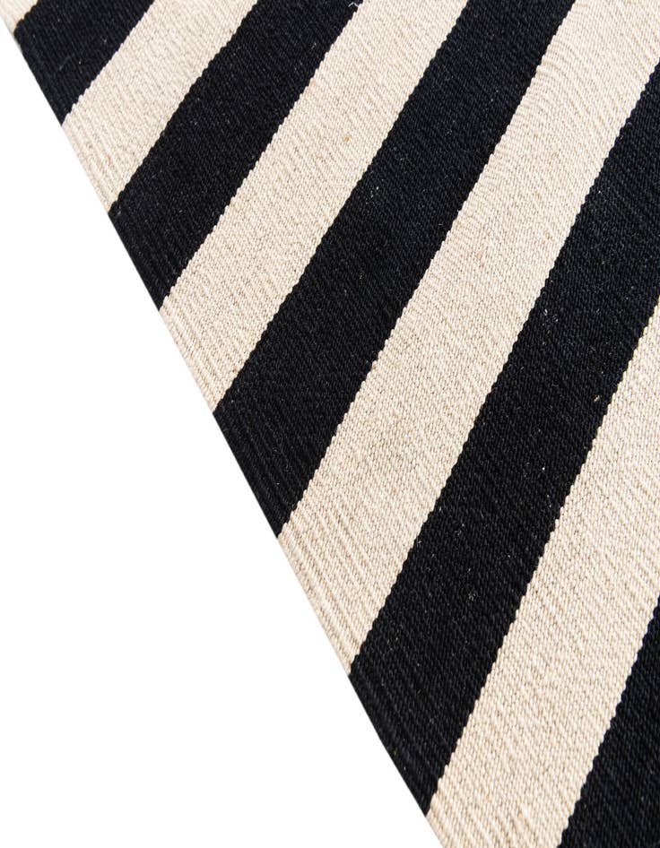 Detail image of 4' 1 x 5' 10  Hand Woven Kilim Modern Wool Rug