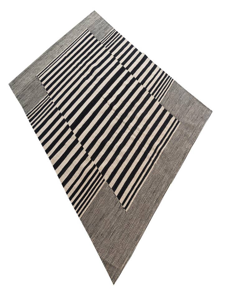 Detail image of 4' 2 x 5' 10  Hand Woven Kilim Modern Wool Rug