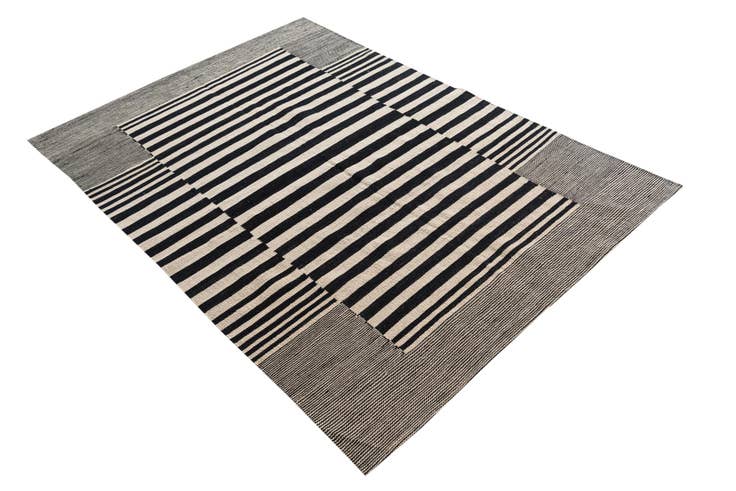 Detail image of 4' 2 x 5' 10 Hand Woven Kilim Modern Wool Rug