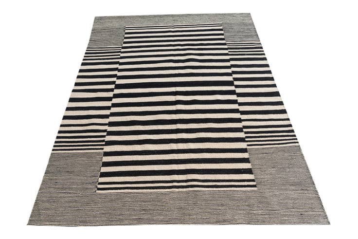 Detail image of 4' 2 x 5' 10 Hand Woven Kilim Modern Wool Rug