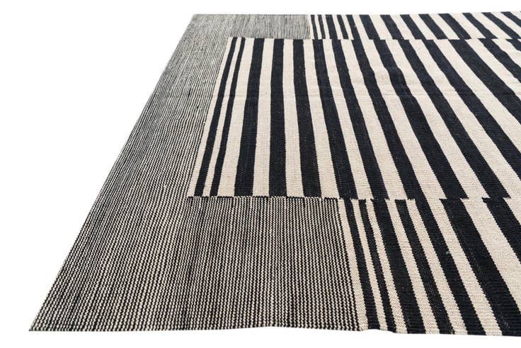Detail image of 4' 2 x 5' 10 Hand Woven Kilim Modern Wool Rug