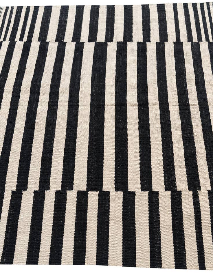 Detail image of 4' 2 x 5' 10  Hand Woven Kilim Modern Wool Rug