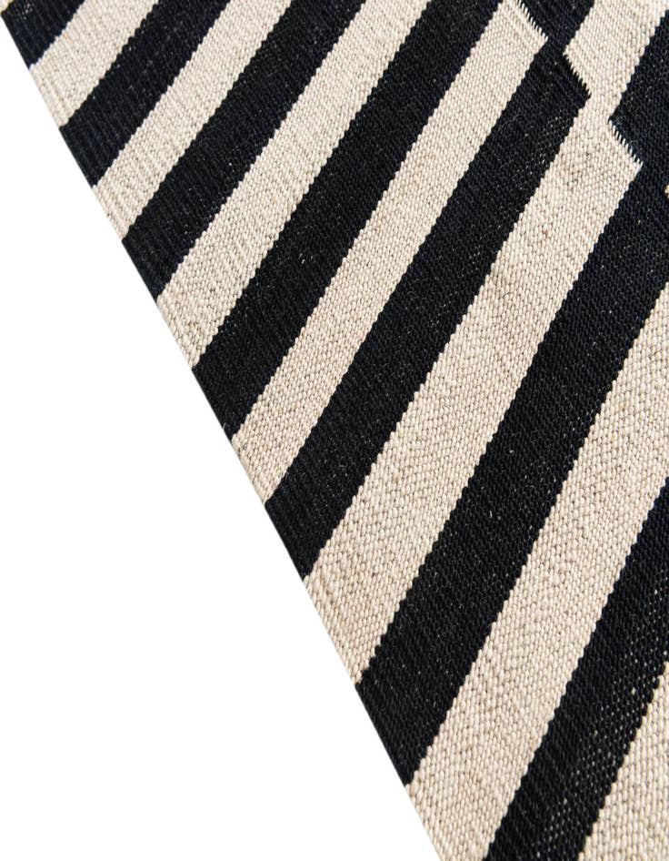 Detail image of 4' 2 x 5' 10  Hand Woven Kilim Modern Wool Rug