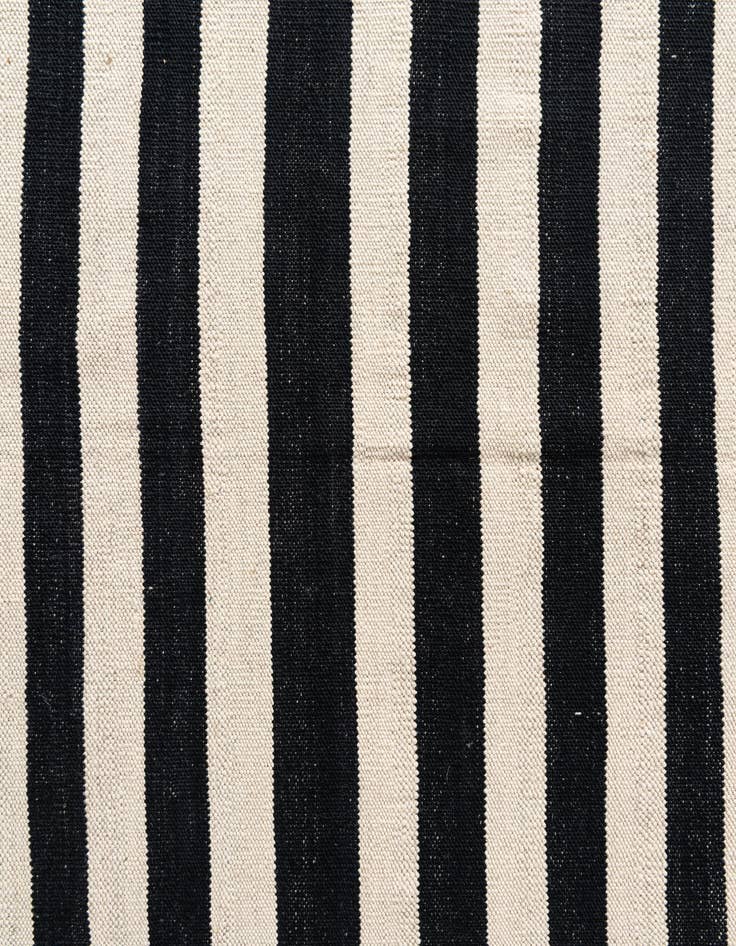 Detail image of 4' 2 x 5' 10  Hand Woven Kilim Modern Wool Rug