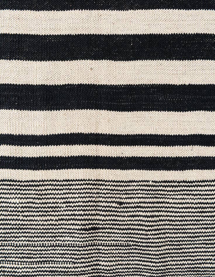 Detail image of 4' 2 x 5' 10  Hand Woven Kilim Modern Wool Rug
