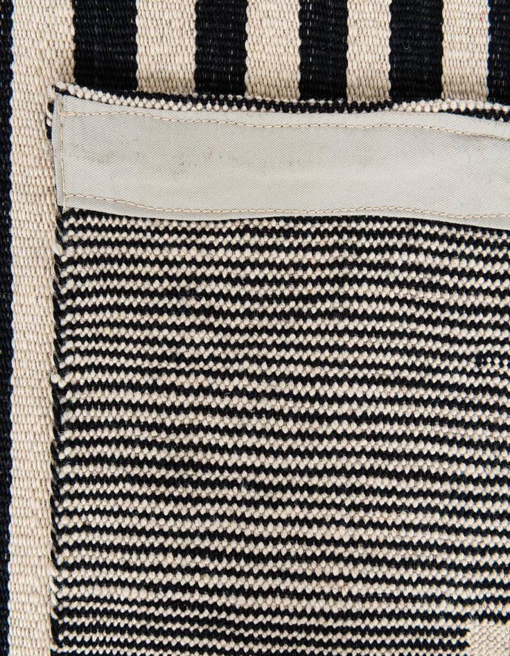 Detail image of 4' 2 x 5' 10  Hand Woven Kilim Modern Wool Rug