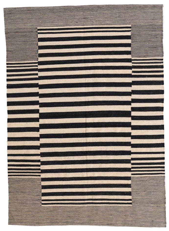 Detail image of 4' 2 x 5' 10 Hand Woven Kilim Modern Wool Rug