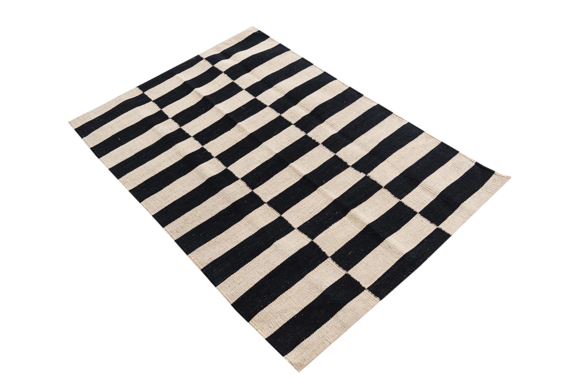 2' 8 x 4' Hand Woven Kilim Modern Wool Rug