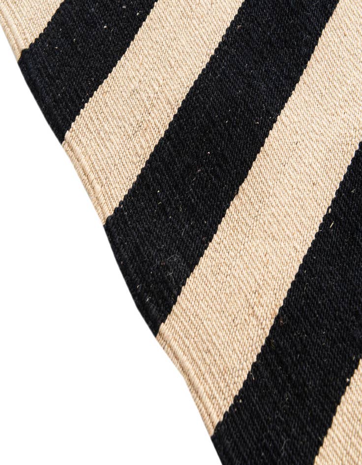 Detail image of 2' 7 x 4'  Hand Woven Kilim Modern Wool Rug