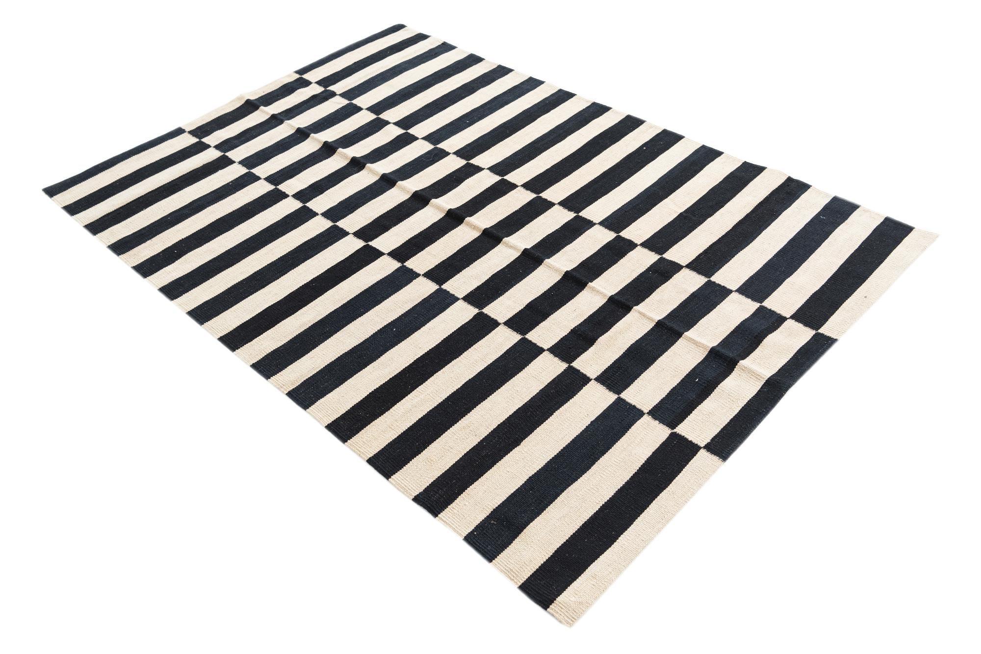 4' 1 x 6' Hand Woven Kilim Modern Wool Rug
