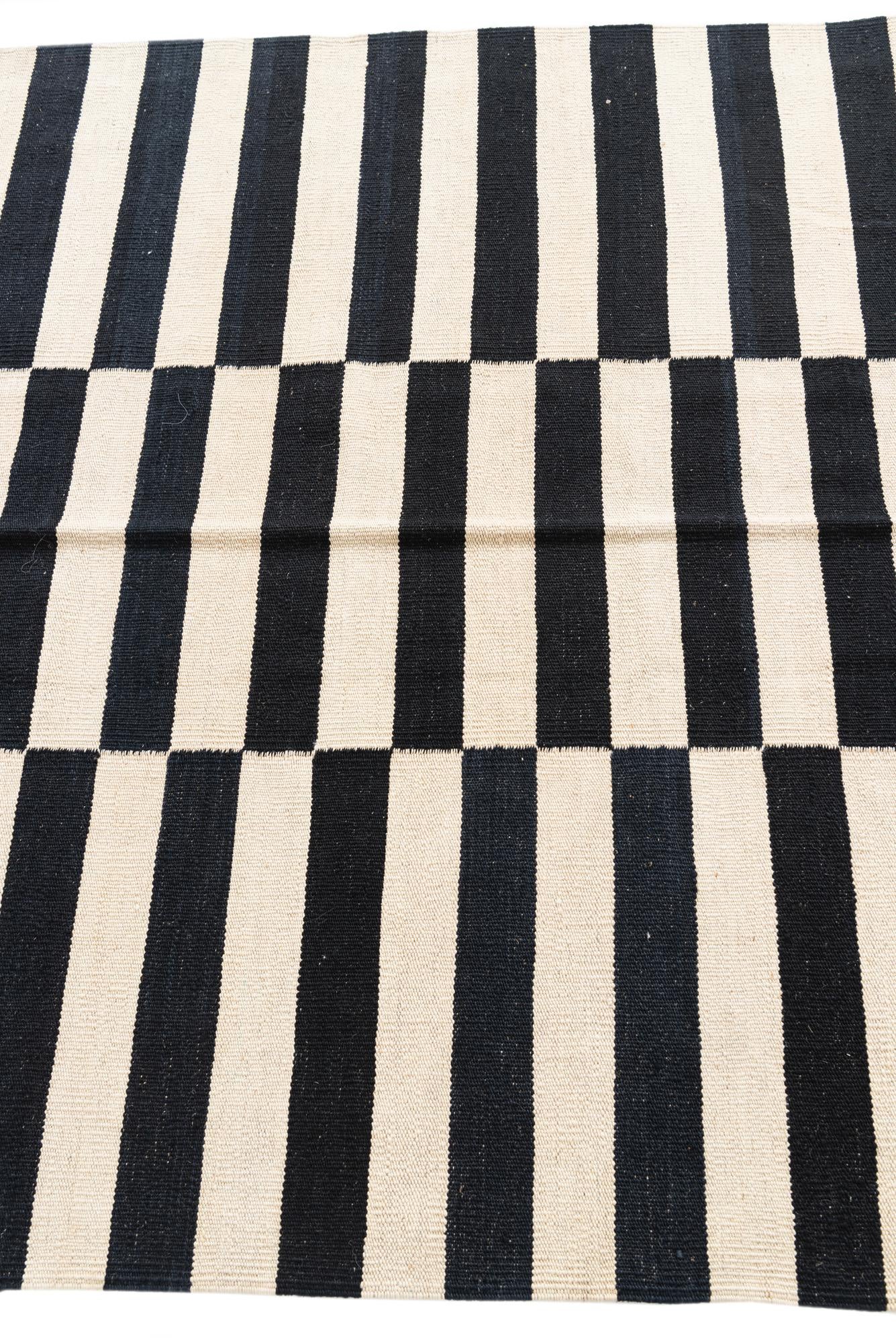 4' 1 x 6' Hand Woven Kilim Modern Wool Rug