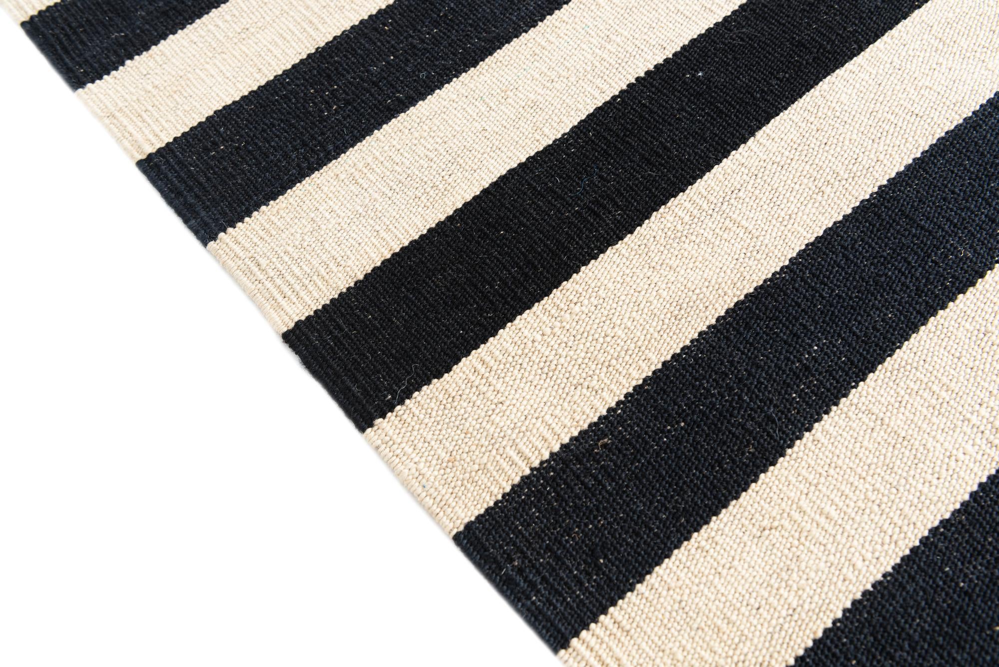 4' 1 x 6' Hand Woven Kilim Modern Wool Rug