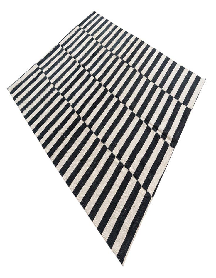 Detail image of 5' 2 x 6' 2  Hand Woven Kilim Modern Wool Rug