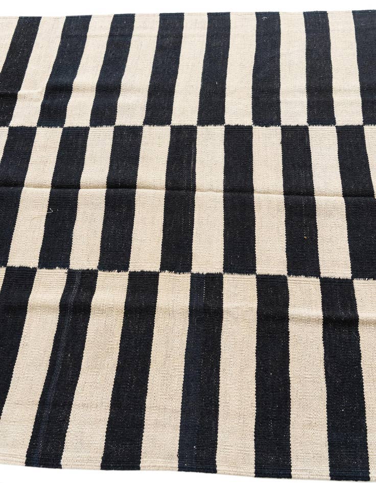 Detail image of 4' 1 x 5' 10  Hand Woven Kilim Modern Wool Rug