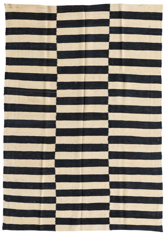 Detail image of 4' 1 x 5' 10 Hand Woven Kilim Modern Wool Rug
