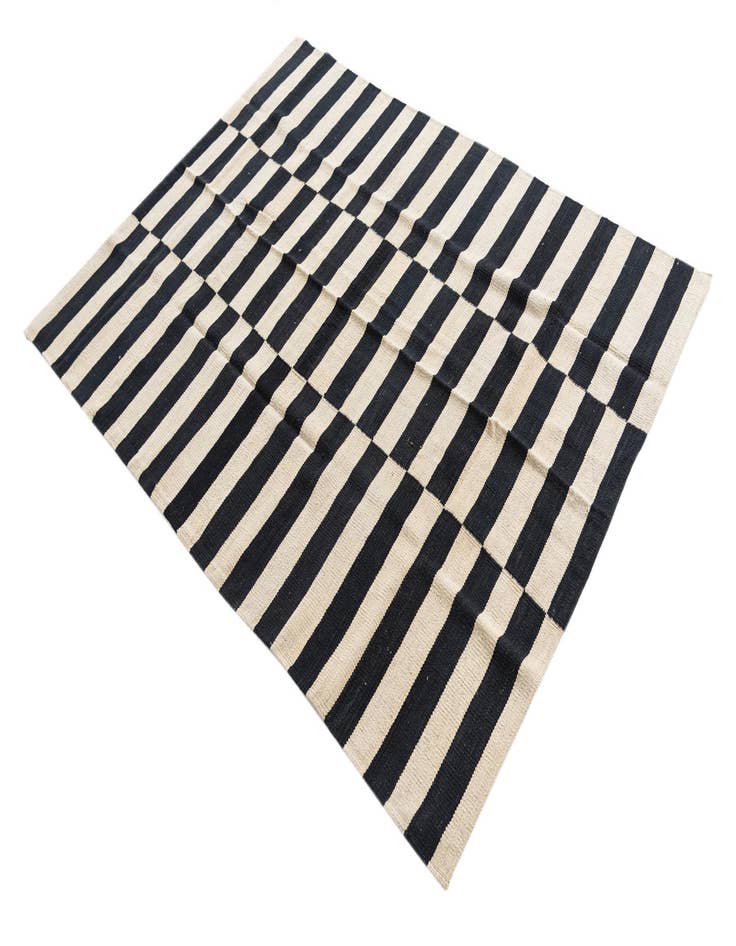 Detail image of 4' 4 x 5' 10  Hand Woven Kilim Modern Wool Rug