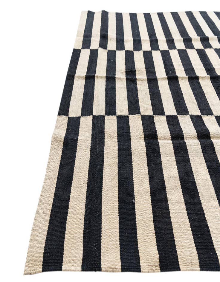 Detail image of 4' 4 x 5' 10  Hand Woven Kilim Modern Wool Rug