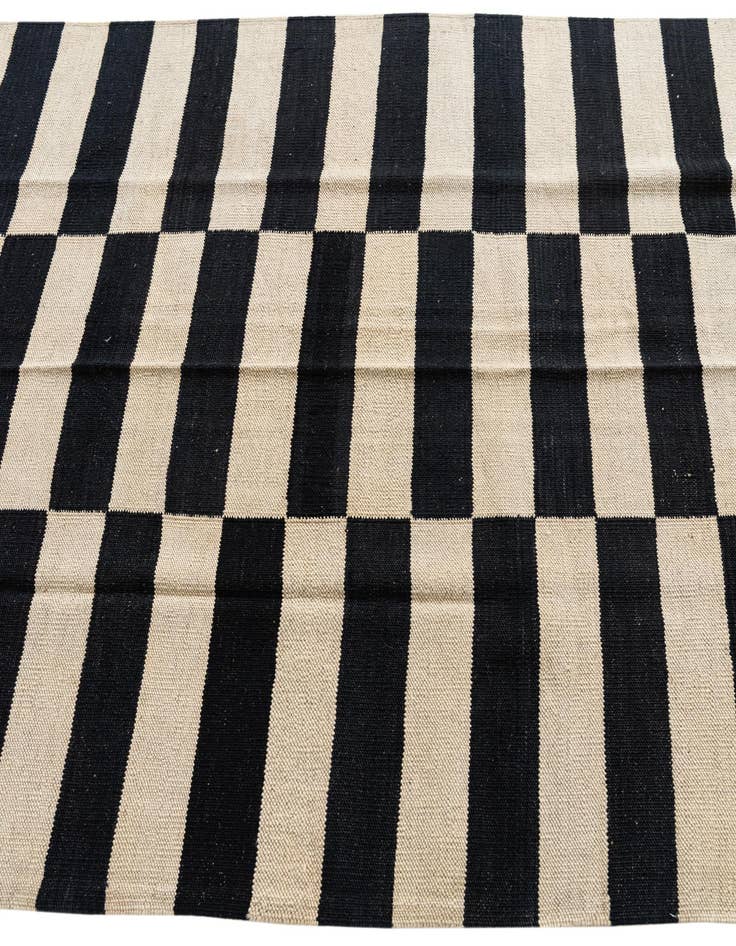 Detail image of 4' 4 x 5' 10  Hand Woven Kilim Modern Wool Rug