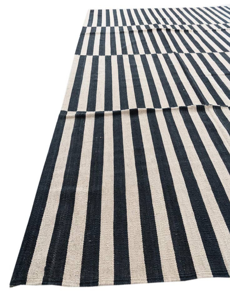 Detail image of 8' 6 x 11' 2  Hand Woven Kilim Modern Wool Rug