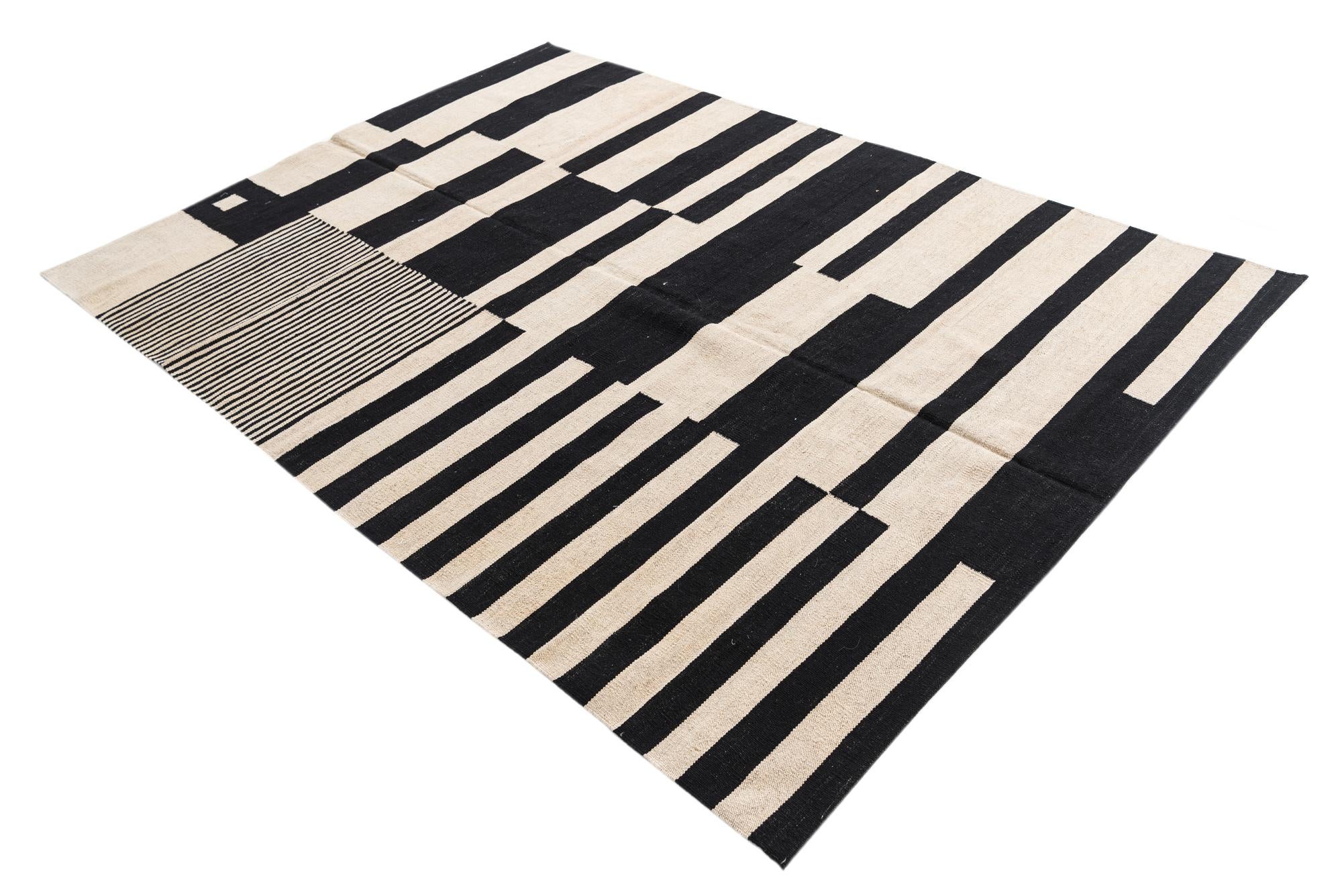 5' 7 x 7' 10 Hand Woven Kilim Modern Wool Rug