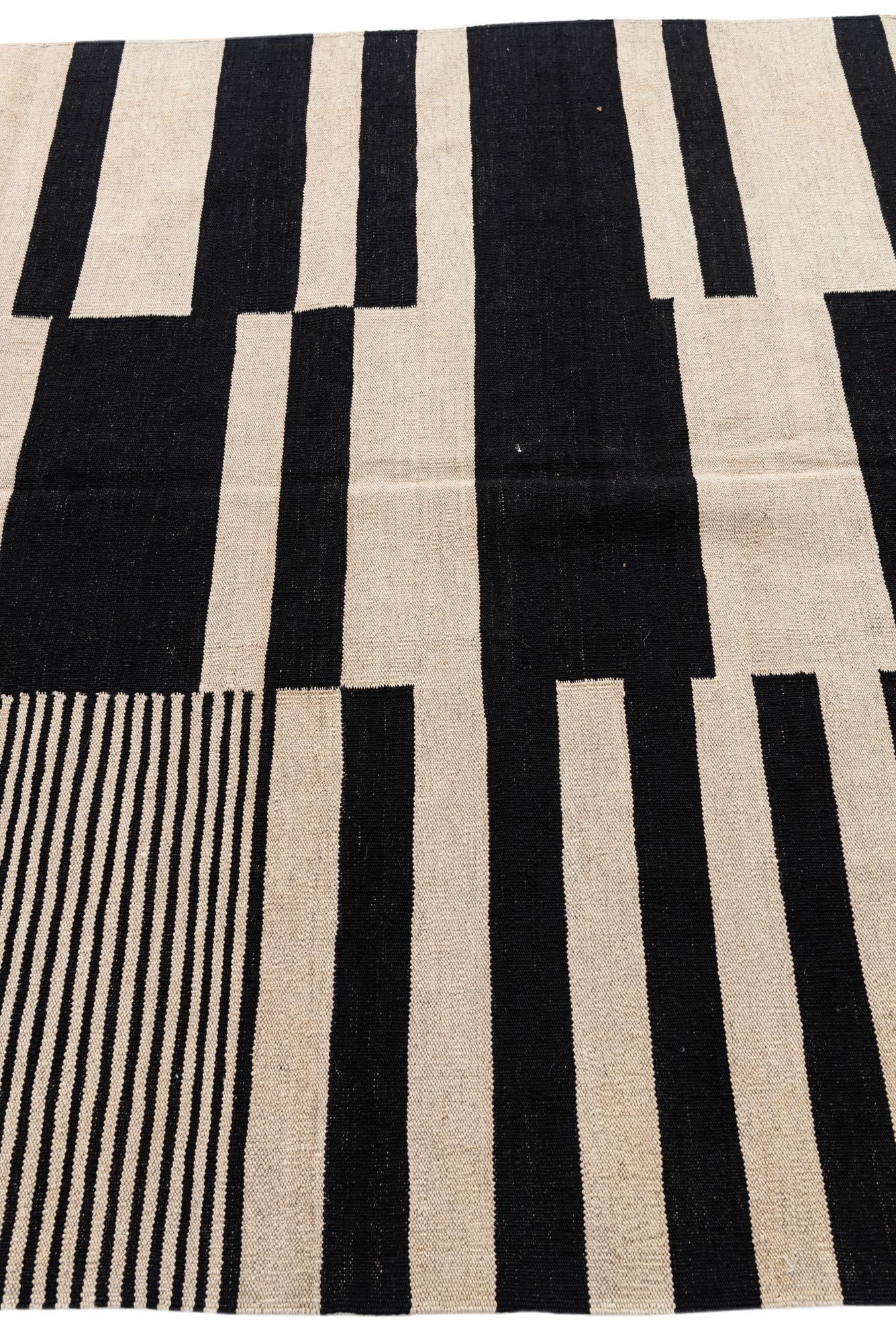 5' 7 x 7' 10 Hand Woven Kilim Modern Wool Rug