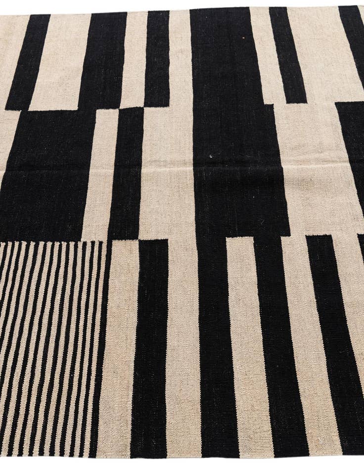 Detail image of 5' 7 x 7' 10  Hand Woven Kilim Modern Wool Rug