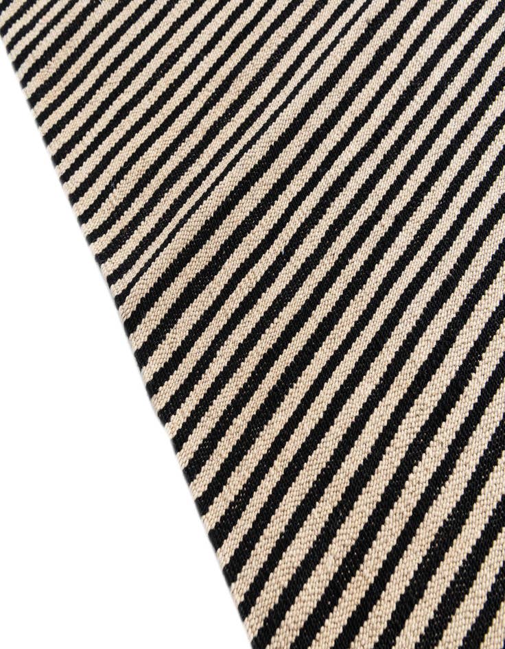 Detail image of 5' 7 x 7' 10  Hand Woven Kilim Modern Wool Rug