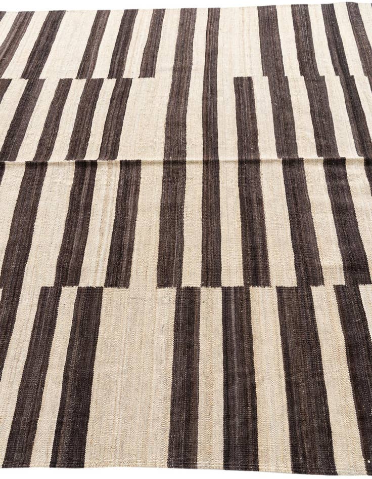 Detail image of 6' 6 x 9' 8  Hand Woven Kilim Modern Wool Rug