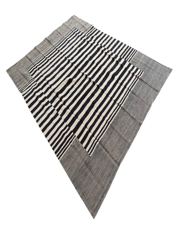 Detail image of 5' 8 x 7' 8  Hand Woven Kilim Modern Wool Rug