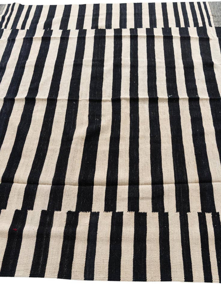 Detail image of 5' 8 x 7' 8  Hand Woven Kilim Modern Wool Rug