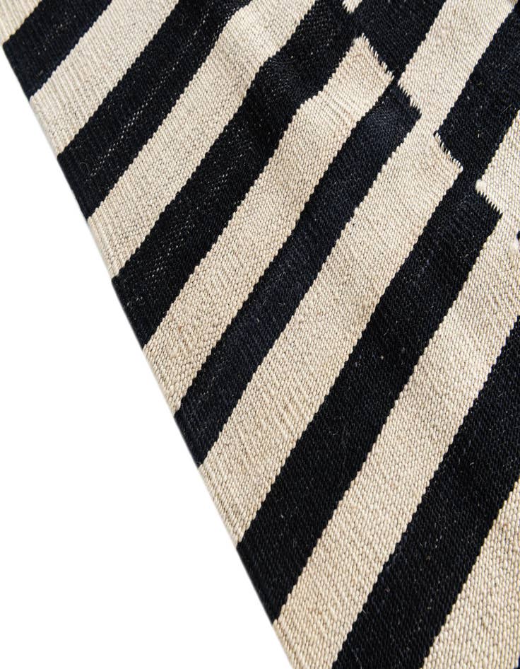 Detail image of 5' 8 x 7' 8  Hand Woven Kilim Modern Wool Rug