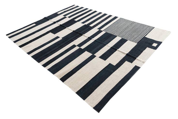 Detail image of 5' 9 x 7' 7 Hand Woven Kilim Modern Wool Rug