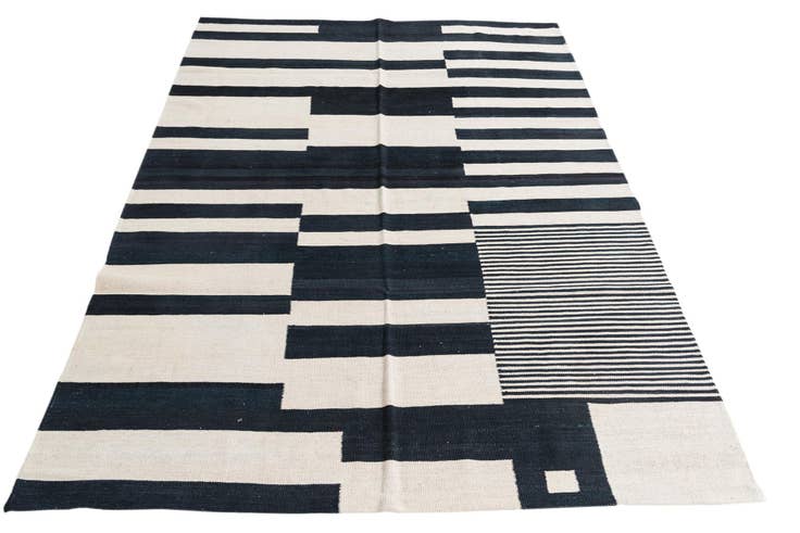 Detail image of 5' 9 x 7' 7 Hand Woven Kilim Modern Wool Rug