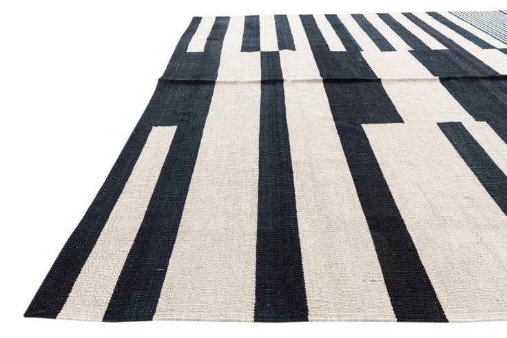 Detail image of 5' 9 x 7' 7 Hand Woven Kilim Modern Wool Rug