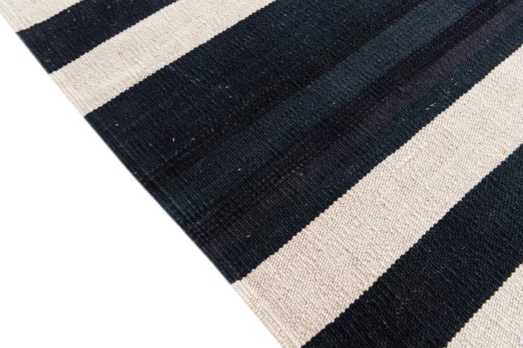 Detail image of 5' 9 x 7' 7 Hand Woven Kilim Modern Wool Rug