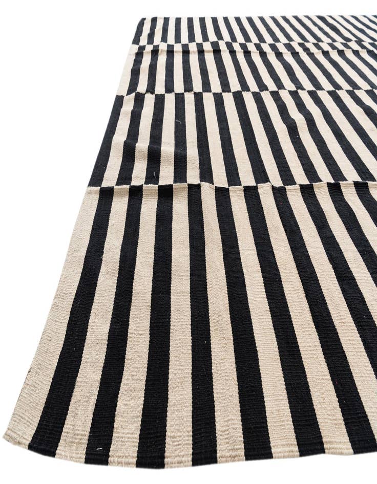 Detail image of 8' 2 x 9' 7  Hand Woven Kilim Modern Wool Rug