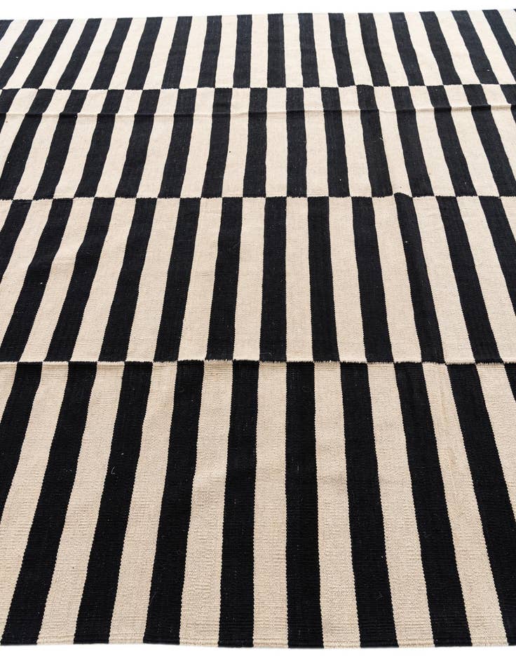 Detail image of 8' 2 x 9' 7  Hand Woven Kilim Modern Wool Rug